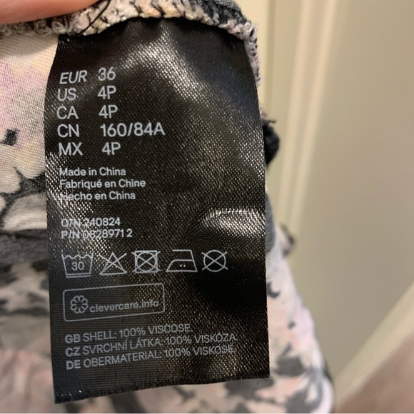 h&m short sleeved floral robe - Picture 3 of 5